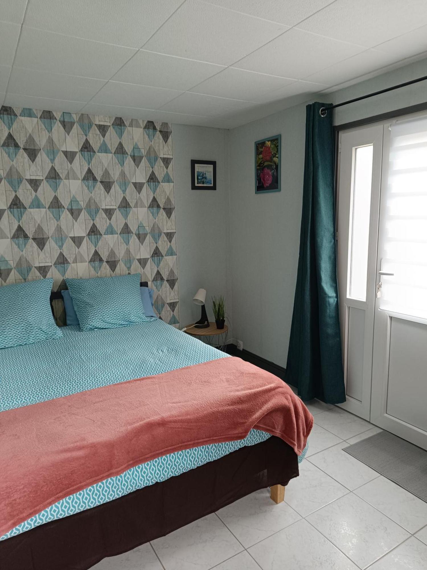 Bed and Breakfast L'Accueil Gueron Экстерьер фото